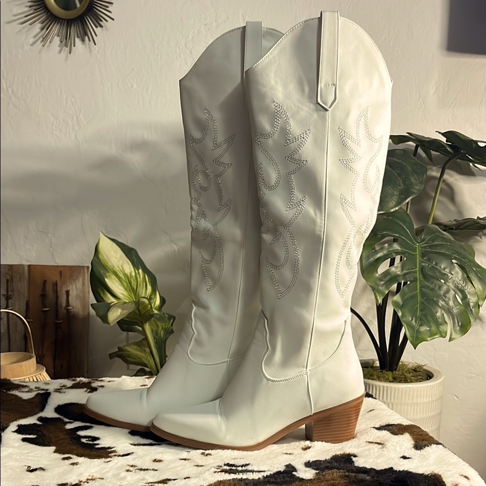 White Western-Style Women's Boots